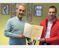 Bild: kro
BLSV-Kreisvorsitzender Andreas Malzer (rechts) überreichte an Rudolf Kunz die Verdienstplakette in Gold nebst Urkunde.