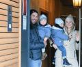 Bild: Gabi Schönberger
Familie Scheuerer: Papa Uli mit Vincent (1) und Mama Susanne und Ludwig (2).