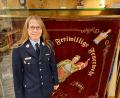 Bild: bl
Josefine Duscher, hier vor einer Fahne im Iffelsdorfer Feuerwehrhaus, ist seit diesem Jahr Kreisbrandmeisterin mit Sonderaufgabe Aus-und Fortbildung und die erste und einzige Frau in der Führungsspitze des Kreisfeuerwehrverbandes.