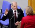 Archivbild: Kay Nietfeld/dpa
Der neu gewählte Bundeskanzler Olaf Scholz (SPD) legt im Bundestag vor Bärbel Bas (SPD), Bundestagspräsidentin, den Amtseid für seine erste Amtszeit ab.