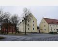Bild: lnz
Ein Investor, der die alten Wohnblöcke am Robert-Lindig-Platz in Mitterteich sanieren wollte, ist nach Angaben von Bürgermeister Stefan Grillmeier abgesprungen. Doch es gibt einen neuen Interessenten, der das Projekt umsetzen will.