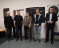 Bild: wel
Stiftungsvorstand Heio Steffens (Mitte) überreichte den Preis von 1000 Euro an Dominik Ries (zweiter von rechts). Mit ihm freuen sich FOS/BOS-Schulleiter Jürgen Gleixner (rechts) sowie Johann Köppl, Reinhard Bauer und Christian Franik (von links).