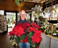 Bild: ubb
Gottfried Fröhlich hat viel Erfahrung auch mit Weihnachtssternen. Der 63-jährige Gärtnermeister ist seit fast 30 Jahren selbstständig und hat die schönen Winterblüher auch schon in seinen Treibhäusern selbst kultiviert.