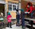 Bild: exb
Die Kinder der Grundschule Mähring haben wieder zahlreiche Päckchen an die Kaufbeurer Hilfsorganisation „humedica“ übergeben.