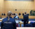 Bild: ca
Eine 30-Jährige steht seit Freitag vor dem Schwurgericht Weiden unter Vorsitz von Richter Matthias Bauer (Mitte).
