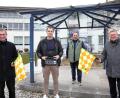 Bild: Wolfgang Steinbacher
Bei der Spende von den Stadtwerken an die Schiedsrichtergruppe Amberg waren vertreten (von links): Stephan Prechtl, Thomas Ehrnsperger, Regionalliga-Schiedsrichter des 1. FC Rieden, Thomas Gebele und Oberbürgermeister Michael Cerny.
