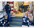 Bild: nza
Viele Weihnachtspäckchen hat die Gemeinde für ihre Senioren gepackt. Organisatorin und Seniorenbeauftragte Anneliese Krenkel und Dritter Bürgermeister Reinhard Naber freuen sich über die gelungene Aktion.