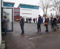 Bild: wel
Bereits vor dem Stadt der Impf-Aktion um 9 Uhr bildete sich eine lange Schlange vor der Turnhalle der Grundschule.