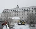 Bild: kgg
Die Arbeiten für den neuen "Parkplatz Nord" auf dem Gelände der Zisterzienserinnen-Abtei Waldsassen an der Brauhausstraße sind auch nach den ersten Schneefällen fortgesetzt worden. Eine Winterpause solle es aber dennoch geben.