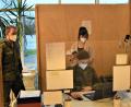 Bild: Mario Hönig/exb
Soldaten unterstützen bei der Bewältigung der Corona-Pandemie wie hier im Impfzentrum Weiden bei der Registrierung.
