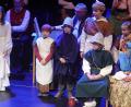 Bild: Wolfgang Steinbacher
Die Kinder der Freudenberger Bauernbühne setzen die Weihnachtsgeschichte in Szene. Trotz der wegen der Pandemie gelichteten Reihen im Stadttheater und der Notwendigkeit eines tagesaktuellen Testnachweises: Das Amberger Adventssingen war beschaulich schön.