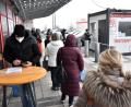 Bild: Stephan Huber
Dezember, kurz nach 9 Uhr am Test-Center vor dem Kaufland: Die Warteschlange reicht vom Media Markt bis zum Supermarkt-Eingang.