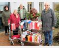 Bild: bjo
Der VdK-Ortsverband Rieden-Vilshofen-Ensdorf beschenkt die Menschen im BRK-Seniorenheim (von links): die Leitung Soziale Betreuung Elke Augsberger, Heimbeirätin Thekla Braun, Heimleiterin Lydia Brandl und VdK-Vorsitzender Josef Niebler.