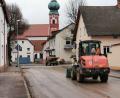 Bild: gz
Die Brennerstraße wurde von Baumateralien befreit, gereinigt und der vordere Bereich grob asphaltiert.