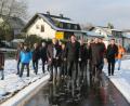 Bild: Hirsch
Landrat Thomas Ebeling ging ein paar Schritte zu Fuß auf dem neuen Geh- und Radweg bei Bubach, Begleitet von Bürgermeistern und Mitgliedern des Kreistages.