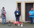 Bild: rpp
Andrea Zeitler, Eva Hoffmann und Maria Heining (von links) vom Vorstandsteam brachten als Weihnachtswichtel Weihnachtsgrüße zu den Frauenbundmitgliedern.