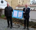Bild: Christine Hollederer
Bescherung bereits kurz vor Weihnachten. Landrat Richard Reisinger konnte dem Schnaittenbacher Bürgermeister Marcus Eichenmüller einen Förderbescheid mit mehr als 63.000 Euro überreichen.
