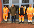 Bild: Josef Schlagenhaufer/exb
Erster Bürgermeister Beer (Zweiter von links) hieß zusammen mit Anton Köppl, Fabian Winter und Martin Lohrer (nicht auf dem Bild) den neuen Bauhof-Mitarbeiter Josef Schießl (Zweiter von rechts) willkommen.
