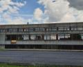 Bild: Lowak
Auf der Nordseite des bisherigen Schulgebäude soll der Neubau für die Grund- und Mittelschule Windischeschenbach errichtet werden. Der Architektenwettbewerb ist nun dafür ín die Wege geleitet worden.