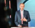 Bild: Kay Nietfeld/dpa
Friedrich Merz, CDU-Bundestagsabgeordneter, präsentiert sich als Kandidat für den CDU-Parteivorsitz.