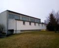 Bild: fpoz
Mit dem Abriss der alten Turnhalle (Bild) werde laut Bürgermeisterin Margit Bayer Platz geschaffen für das Baufeld für die Grundschul-Sanierung und den Kinderhaus-Neubau.