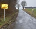 Bild: jr
Ende März 2022 soll mit den Arbeiten zum Ausbau der 2,1 Kilometer langen Gemeindeverbindungsstraße zwischen Großensees und Zirkenreuth begonnen werden.