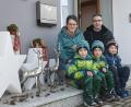 Bild: Gabi Schönberger
Familie Schwab aus Trebsau: die Zwillinge Jakob und Luis, der große Bruder Jonathan sowie Papa Werner und Mama Katja.
