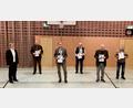 Bild: vsr
In der letzten Sitzung des Jahres wurden sechs verdiente Kummennaaber ausgezeichnet: Bürgermeisterin Marion Höcht überreichte die Medaillen an Gottfried Wenning, Bernhard Dagner, Max Sieder, Reinhard Naber, Franz-Josef Rötzer (von links).