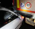 Bild: doj
Wie durch ein Wunder wurde bei diesem Unfall auf der A 6, kurz vor der Anschlussstelle Pleystein, am Freitagabend niemand verletzt. Der Skoda krachte in das Heck des Sattelzugs.