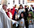 Bild: Isabell Kirchner
Bischof Rudolf Voderholzer wird am 30. Dezember in Regensburg Sternsinger aus ganz Deutschland begrüßen. Anders als auf diesem Archivbild müssen in diesem Jahr Abstände und Maskenpflicht eingehalten werden.