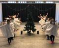 Bild: Grundschule ubb
Die Kinder de Klasse 1c führten in der renovierten Aula der Grundschule einen romantischen Schneeflockentanz auf.