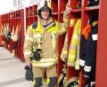 Bild: Lowak
Sebastian Rauch von der Feuerwehr Altenstadt/WN präsentiert die Einsatzkleidung in der Farbe Camel-Beige.