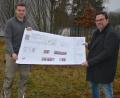 Bild: jr
Firmeninhaber Helmut Weiß (rechts) und Sohn Maximilian präsentieren die Pläne für den zweigeschossigen Büroneubau am Betriebsstandort im Gewerbegebiet Birkigt.