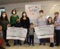 Bild: ads
Die Leiterin der Amberger Niederlassung des Sozialen Netzwerks Ostbayern, Simone Prechtl (Zweite von links), und Lydia Moosburger (rechts) vom Kindepalliativteam Ostbayern freuten sich über die Spenden der Frauenbund-Gruppe Magdalena, die deren Sprecherin Susanne Müllner (Zweite von rechts) mit Christina Kunz und Kerstin Weigl (von links) übergab.