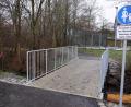 Bild: bkr
Der Bewuchs des Verbindungswegs von der Kolpingstraße zum Sportplatz wurde zurückgeschnitten. Ein Schotterstreifen wird noch angelegt und die Zugangsbereiche der beiden Brücken befestigt.