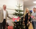 Bild: stg
Den KEM-Gutschein stellten im Kemnather Rathaus (von links) Bürgermeister Roman Schäffler sowie vom KEM-Verband Daniela Wild und Holger Märkl vor.