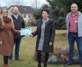Bild: Klinikum/Beer/exb
250 Euro überreichten die Vertreter der Polizeigewerkschaft, Vorsitzender Jürgen Wenzlik (Zweiter von links) und Schriftführerin Saskia Lang (links), an Flika.