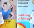 Bild: Wolfgang Steinbacher
Zwei Handwerker mit Herz: Georg Wittmann, stellvertretender Obermeister der Innung für Elektro- und Informationstechnik (links), und Dietmar Lenk, Innungsobermeister für Spengler, Sanitär-, Heizung- und Klimatechnik, übergaben insgesamt 15 000 Euro für die von der Flutkatastrophe betroffenen Kollegen im Ahrtal.