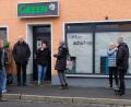 Bild: le
Das erste Schaufenster am Blumengeschäft Fiedlers Green ist noch abgedeckt. Alles wartet auf die Öffnung.