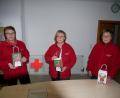 Bild: hmr
Silvia Riedl, Brigitte Kirschbaum und Ursula Müller (von links) haben mit ihrem Team der BRK-Seniorenstube auch dieses Jahr zu Weihnachten wieder 42 Päckchen an die Stamm-Besucher der beliebten Einrichtung verteilt.