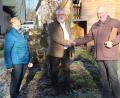 Bild: prh
3.000 Euro spendete Steuerberater Berndt Fuhrich (Mitte) an die Kinderkrebshilfe der Region Oberpfalz-Nord. Dankbar nahmen Vorsitzender Herbert Putzer (rechts) und Beisitzerin Petra Troppmann die Spende entgegen.
