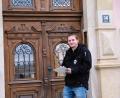 Bild: do
Restaurator Matthias Ehmann zieht vor dem Haupteingang des ehemaligen Vermessungsamtes Bilanz. "Die Restaurierung dieses stadtbildprägenden Gebäudes ist gut gelungen."