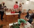 Bild: grm
Als Ersatz für die ausgefallene Weihnachtsfeier packte das Vorstandsteam des Frauenbund der Pfarrei Michldorf für seine 80 Mitglieder Präsente.