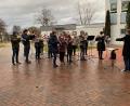 Bild: Stiftländer Jugend- und Blaskapelle Waldsassen/exb
Die Stiftländer Jugend- und Blaskapelle Waldsassen spielte an Heiligabend vor dem Seniorenheim St. Martin einige Weihnachtslieder für die Bewohner und das Pflegepersonal.