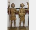 Bild: ld
Die beiden Figuren stehen nun vor einer weißen Wand im Pfarrheim und können so gut abgelichtet und projiziert werden.