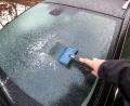 Symbolbild: Jens Büttner/dpa
Eiskratzen war für alle angesagt, die ihr Auto von Sonntag auf Montag draußen stehen hatten.