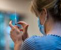 Bild: Kurt Desplenter / dpa
In den Impfzentren und Arztpraxen in Weiden und im Landkreis Neustadt/WN wird nach wie vor allem der Impfstoff von Moderna verabreicht, da das Vakzin von Biontech/Pfizer für Jüngere vorgesehen und obendrein knapp ist.