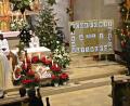 Bild: bph
Die Buchstaben des Alphabetes von A bis Z nahm Pfarrer Hannes Lorenz als Symbole für das Inhaltsverzeichnis des Jahrbuches 2021. Jesus Christus, das Kind in der Krippe, hält uns die Buchstaben Alpha und Omega für das neue Jahr 2022 entgegen, weil es da ist für die Menschen vom Anfang bis zum Ende.
