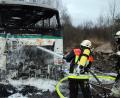 Bild: jma
Die Einsatzkräfte hatten den Brand des Omnibusses, der beim Dirtpark im Bereich Leonie steht, schnell gelöscht.