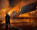 Bild: fphs
Feuerwehren aus der ganzen Region kämpften am Samstagabend gegen die Flammen auf dem Baywa-Gelände in Marktredwitz.